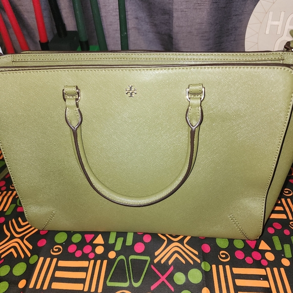 Large Tory Burch Saffiano Tote Bag (Olive) - Picture 2 of 9